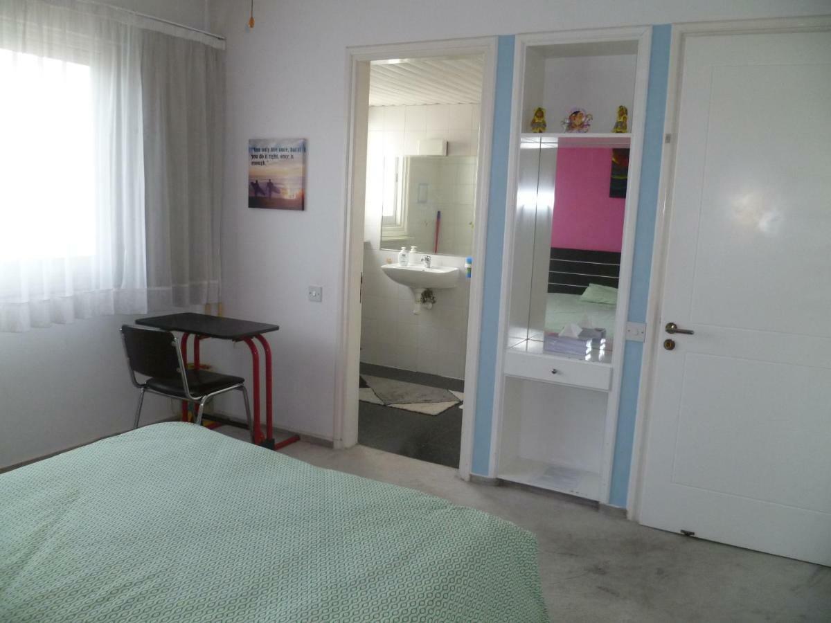Double Room With Ensuite Bathroom At Datacom Building Nicosia Exteriör bild